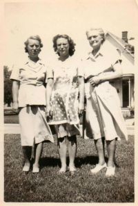 Stogdill Daughters and Mother